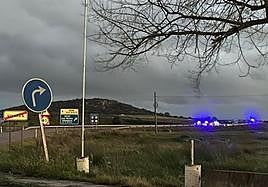 Dotaciones de la Guardia Civil desplegadas este domingo en Vivares, entidad local menor de Don Benito.