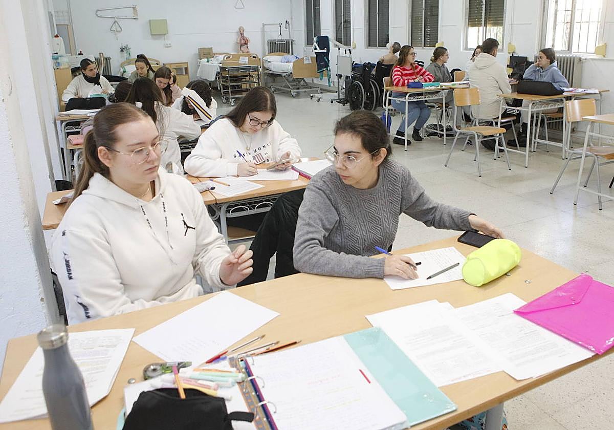 Alumnas de un ciclo formativo en un instituto de Cáceres.
