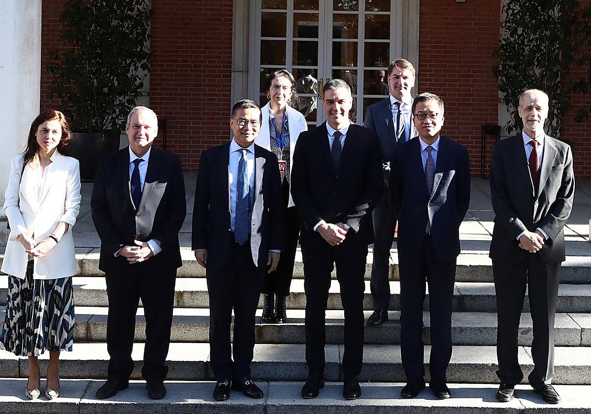 Imagen secundaria 1 - Envision confirma a Pedro Sánchez que iniciará las obras de la gigafactoría de Navalmoral antes del verano