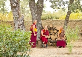 Maestros budistas en el centro que Thubten Dhargye Ling tiene en La Vera, en el año 2019.