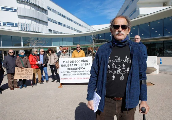 Luis Espada, a las puertas del Universitario de Cáceres.