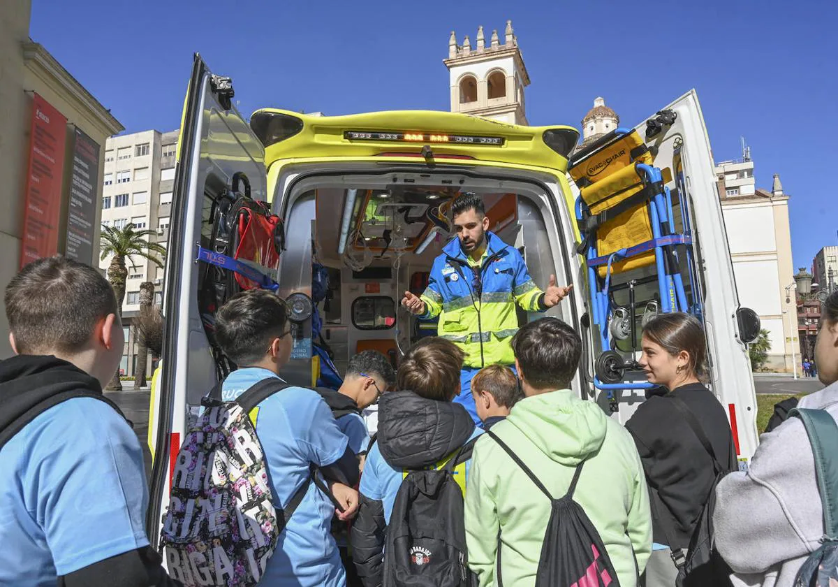 La Unidad Medicalizada de Emergencias de Badajoz cumple 25 años tras  atender a unos 61.000 pacientes