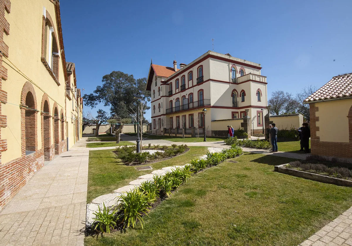 Así Es El Nuevo Palacio Turístico De La Diputación De Cáceres Junto A ...