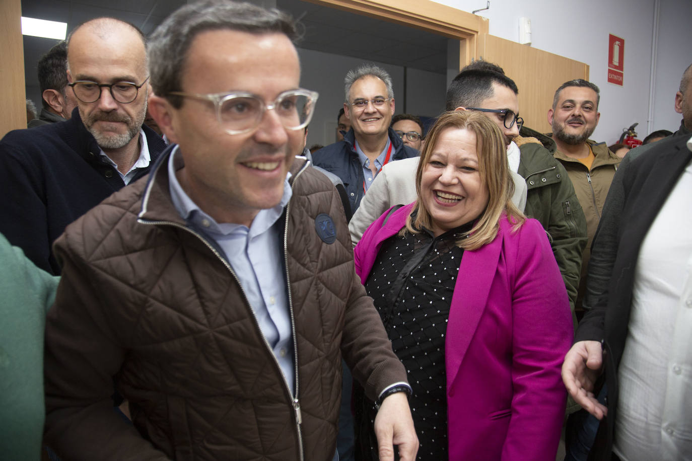 Primeras imágenes tras conocer el resultado de las primarias del PSOE extremeño