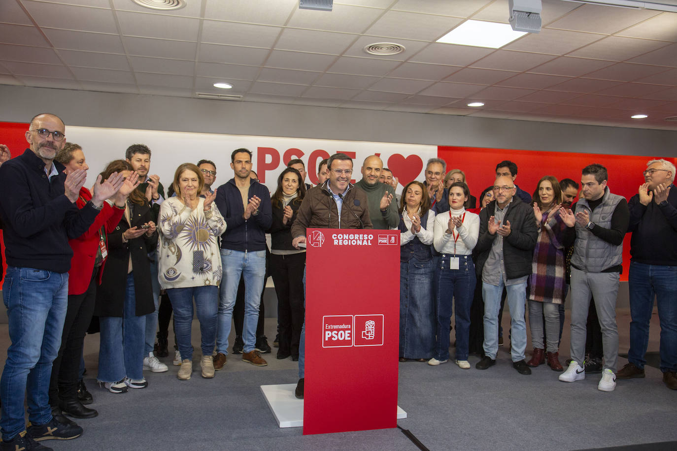 Primeras imágenes tras conocer el resultado de las primarias del PSOE extremeño