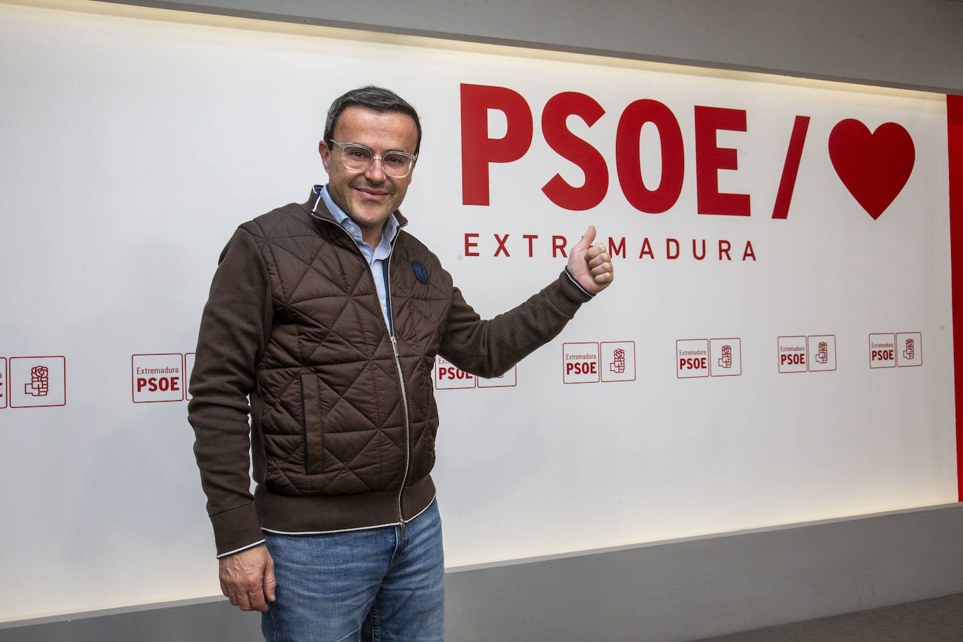 Primeras imágenes tras conocer el resultado de las primarias del PSOE extremeño