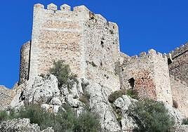 Desprendimientos y grietas en el castillo