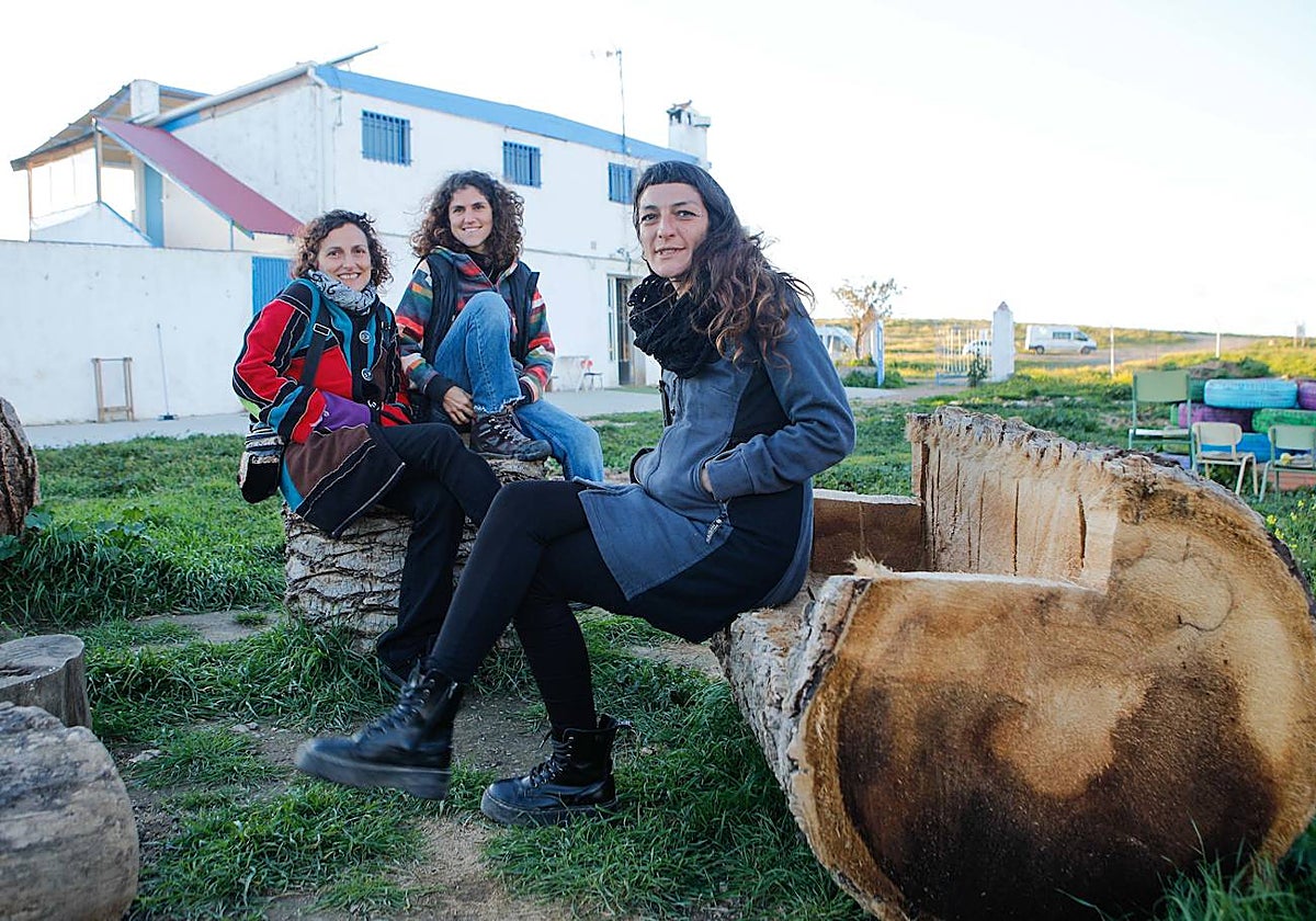 Sonia Osma, Rocío Alvarado y Leticia Campón junto a su proyecto educativo, Alaire