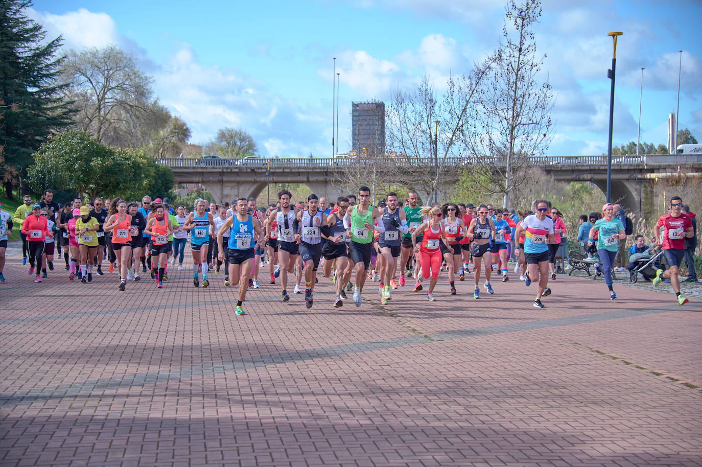 La Carrera de la Mujer en Badajoz, en imágenes