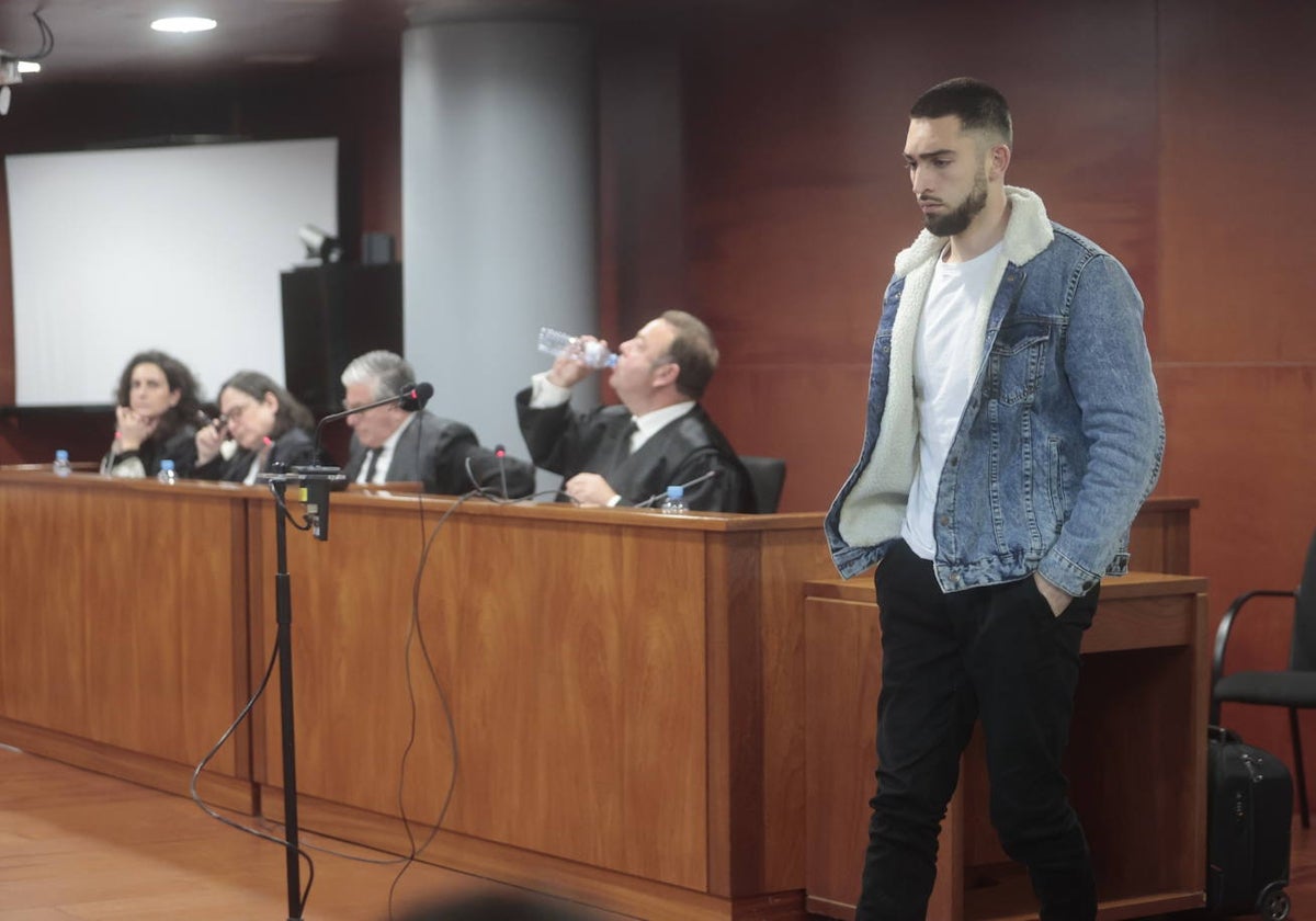 «Cogí el cuchillo por miedo y precaución; no tenía pensado usarlo»