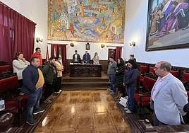 La Corporación guardó un minuto de silencio en memoria de Juan Blázquez