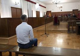 El procesado durante el juicio que se celebró ayer en la Audiencia de Badajoz.