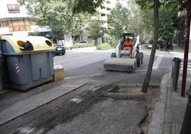 Trabajos de renovación del pavimento de la avenida Virgen de la Montaña en una imagen de archivo.