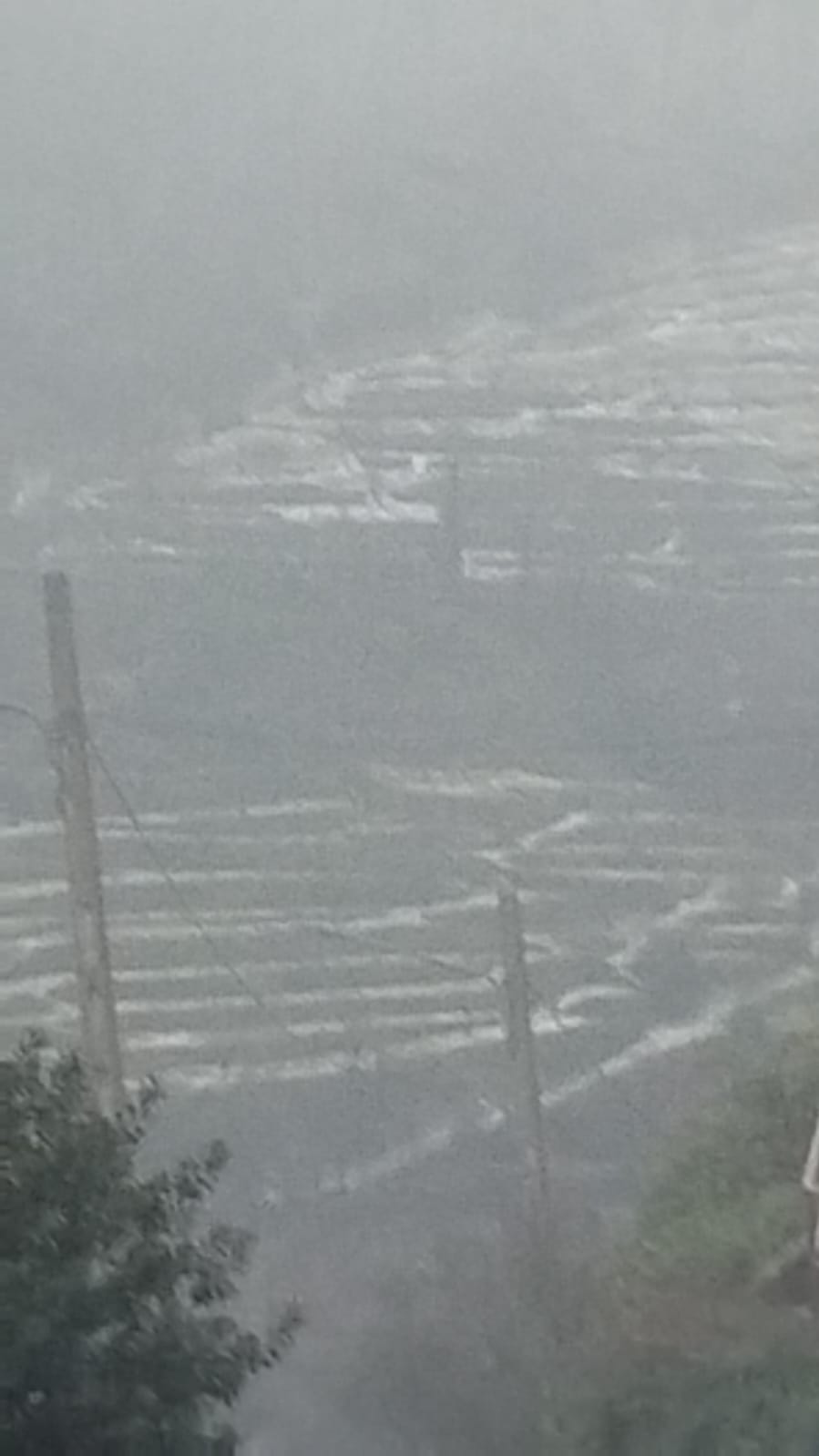 La nieve, aunque escasa, también ha hecho acto de presencia en Tornavacas.