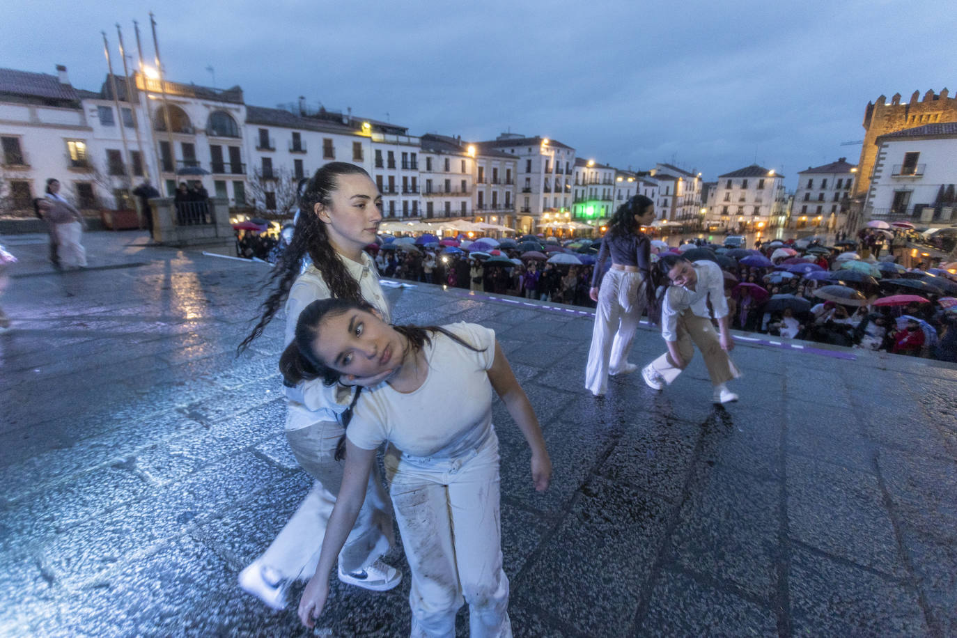 Performance con la que terminó la marcha en Cáceres. JORGE REY