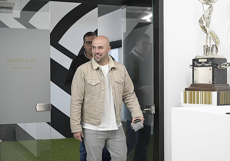 Luis Oliver Sierra antes de su comparecencia de este jueves en la sala de prensa del Nuevo Vivero.