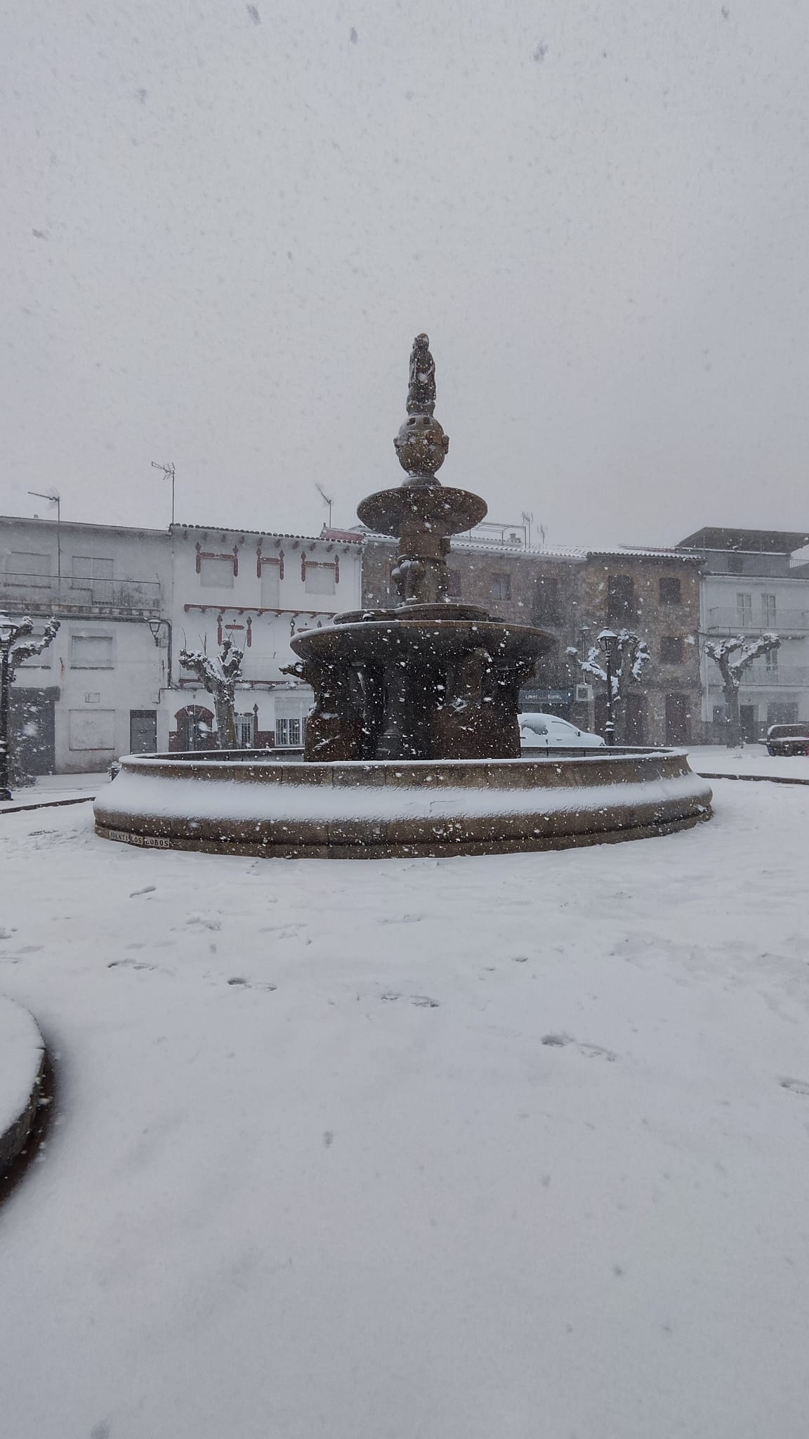 La nieve se ha acumulado en Piornal, unos 5 centímetros, y en los alrededores el espesor podría llegar a los 10 centímetros.