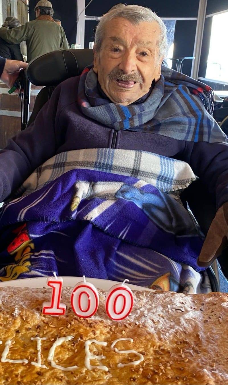 Adolfo Guerrero Jaramillo, este sábado, durante la celebración de su centésimo cumpleaños.