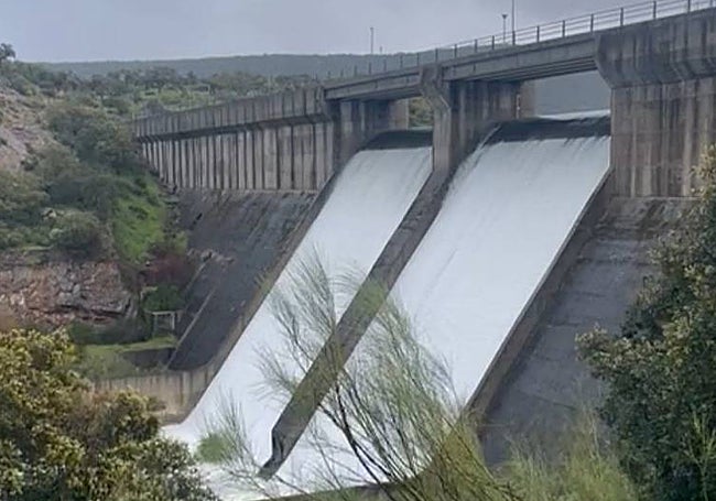 Embalse de Nogales.