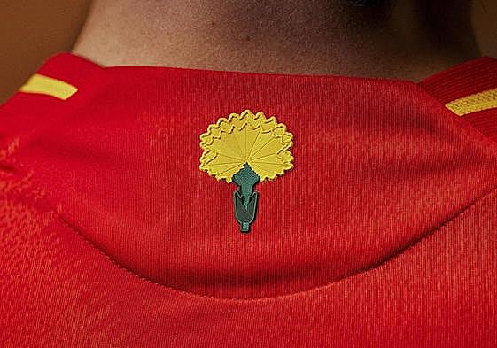 Clavel en la camiseta de la selección española para la Eurocopa 2024.