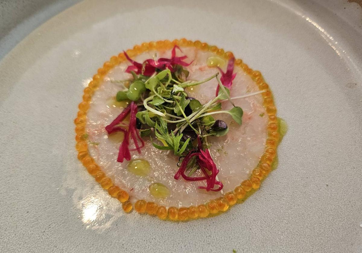 Imagen principal - Carpaccio, ensaladilla y arroz meloso, de la variedad carnaroli.