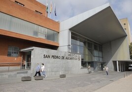 Entrada al hospital San Pedro de Alcántara de Cáceres.