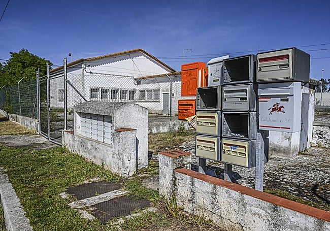 Hay algunos residentes en las viviendas que antaño pertenecieron a un banco.