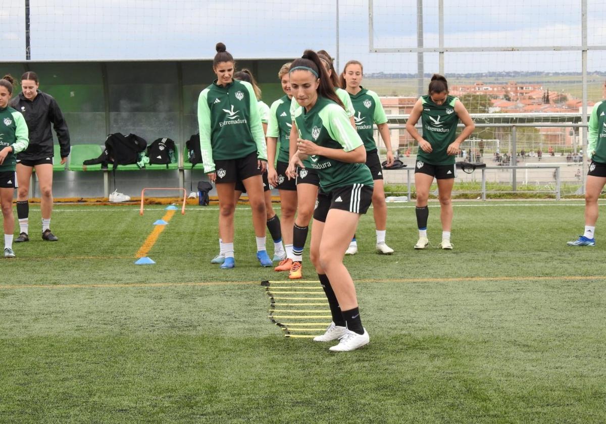 Las jugadoras del Cacereño durante un entrenamiento.