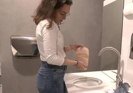 Baño adaptado para personas ostomizadas.