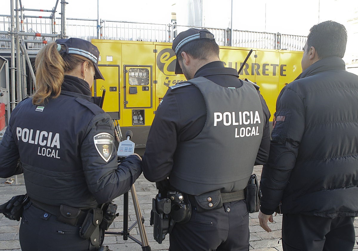 Agentes de la Policía Local de Cáceres durante un servicio.