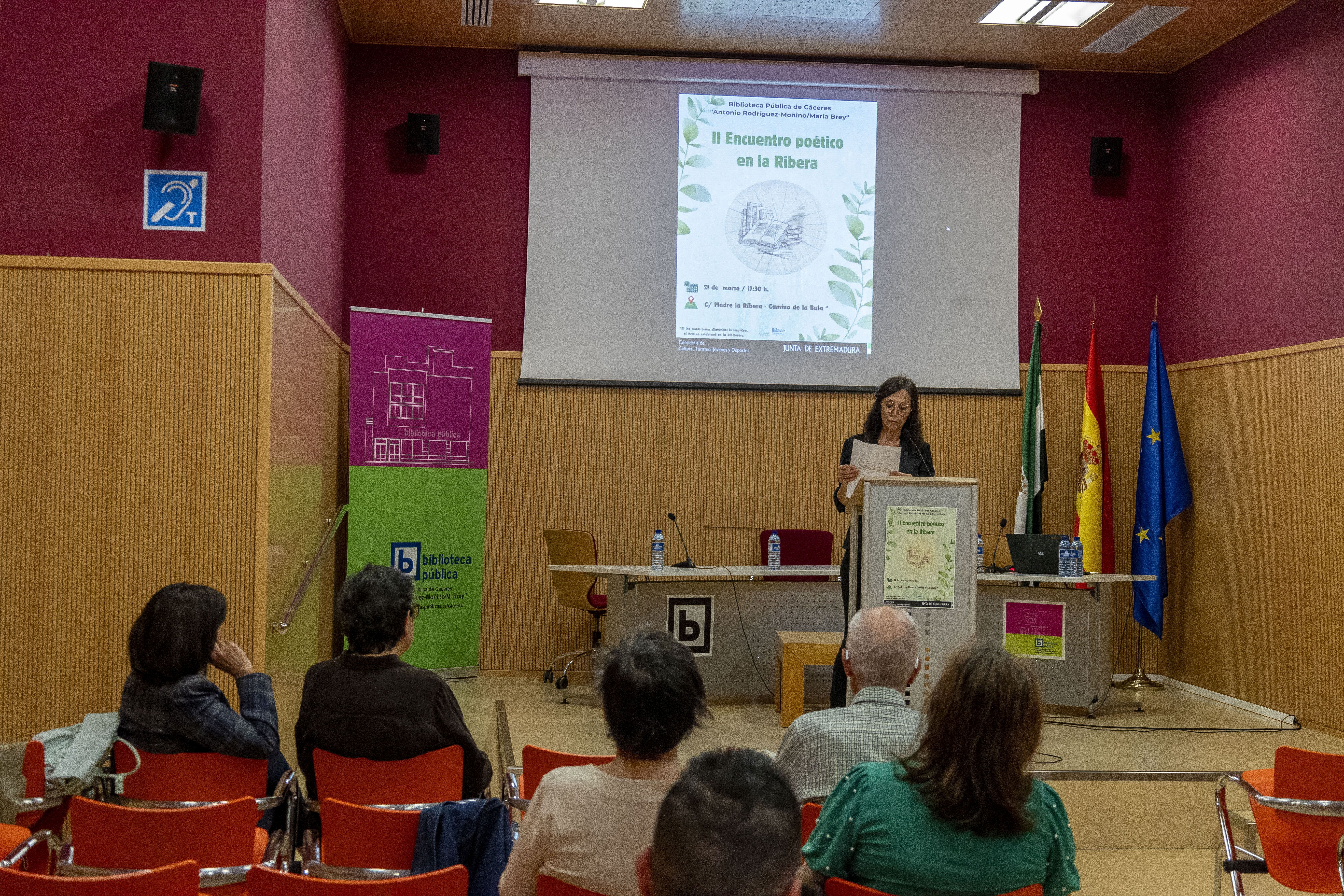 Celebración del Día de la poesía y los bosques en la Biblioteca Pública. 