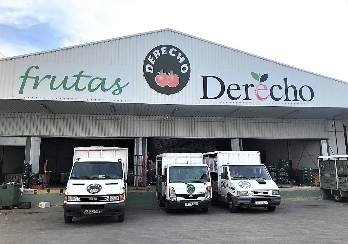 Frutas Derecho tiene más de 25 vehículos de distribución en toda la provincia.