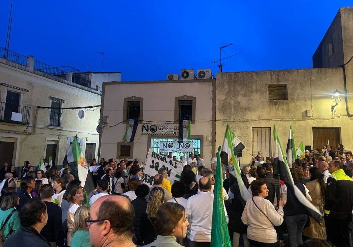 Alegría esta noche en Salvatierra tras anunciarse que la empresa promotora del proyecto de macrovertedero desiste finalmente de seguir adelante.