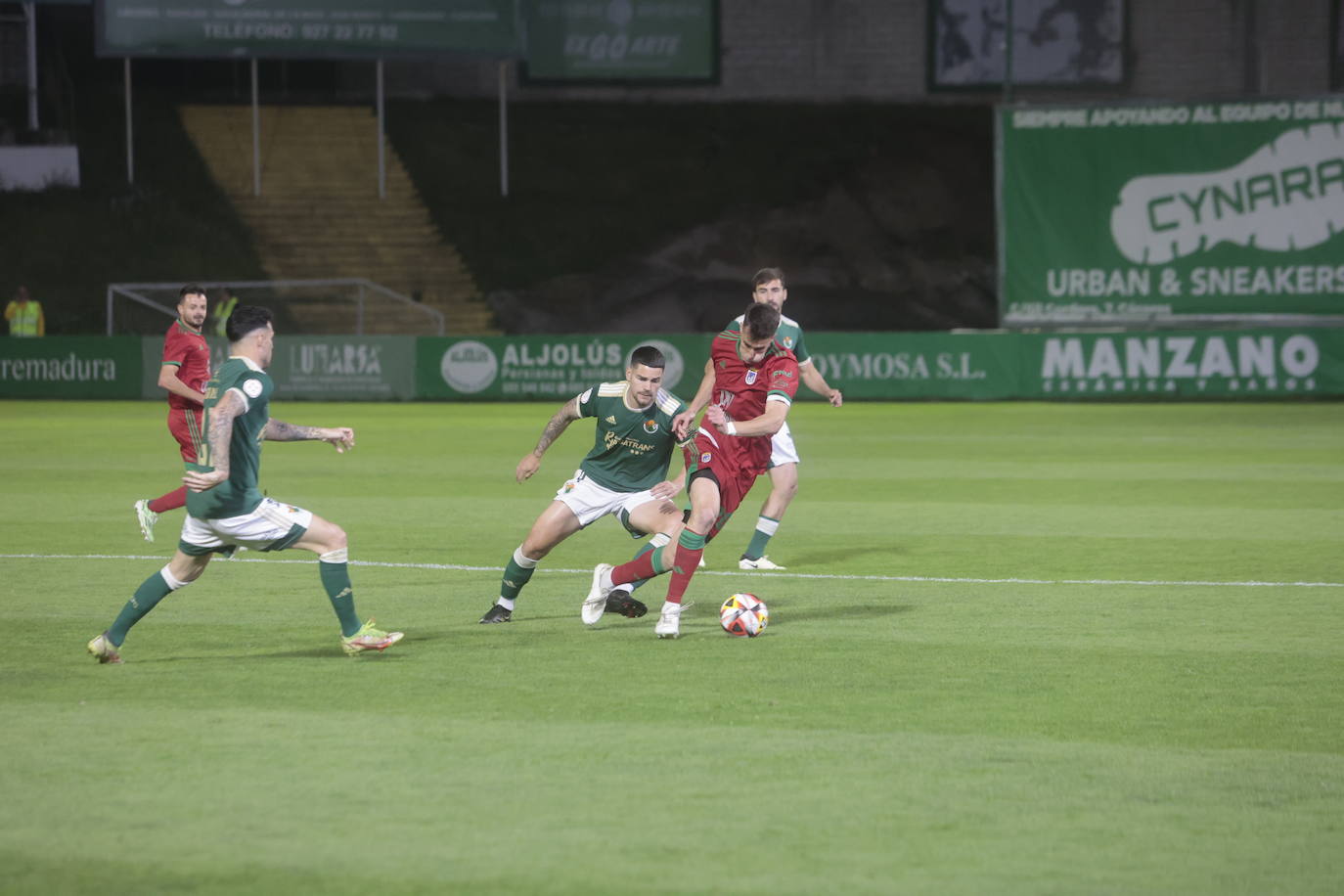 Imágenes del derbi Cacereño-Badajoz