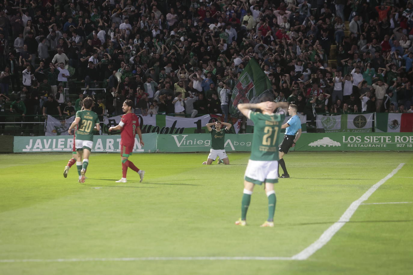 Imágenes del derbi Cacereño-Badajoz