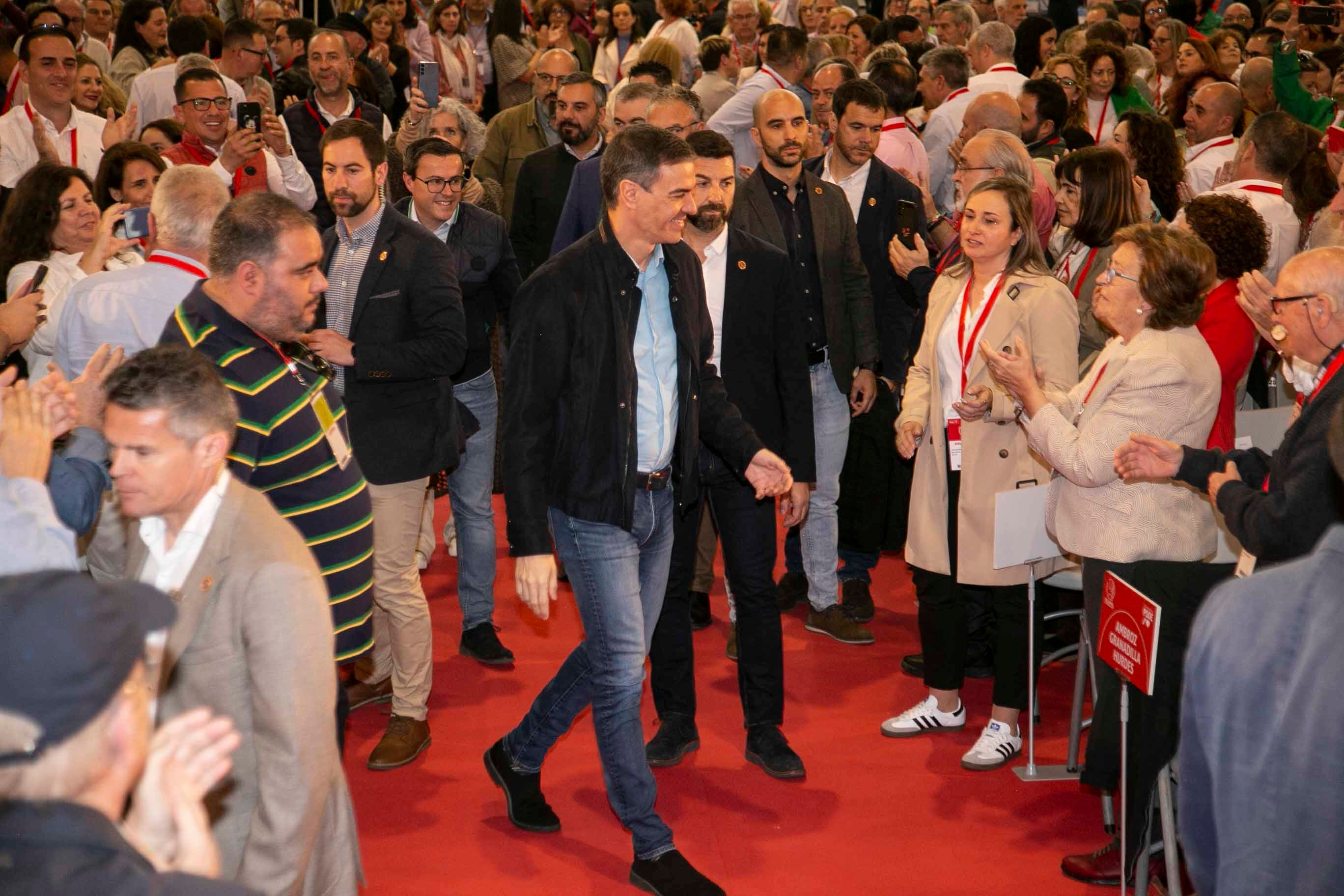 Vara se despide de la secretaría general del PSOE extremeño y cede el relevo a Gallardo