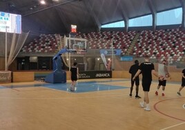 El Cáceres entrena este sábado en el Palacio de los Deportes de Riazor.