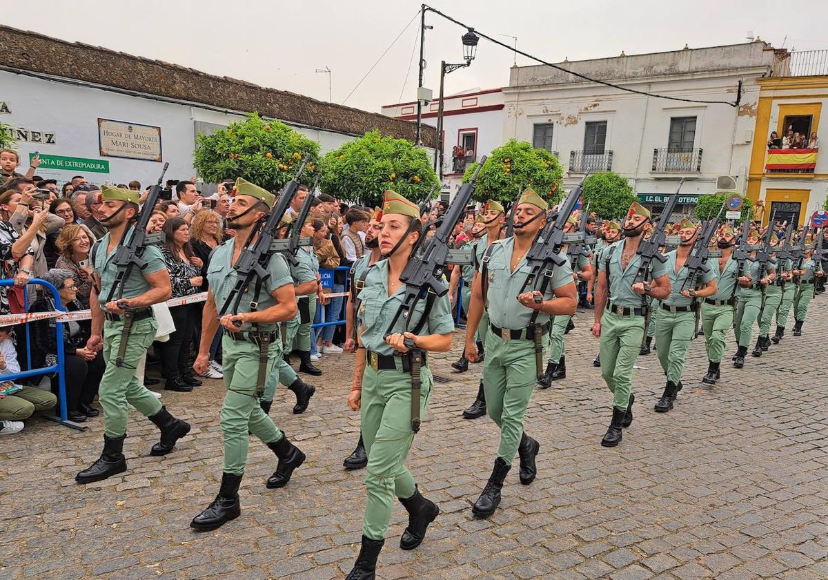 Jerez luce en Domingo de Ramos al son y al paso de La Legión