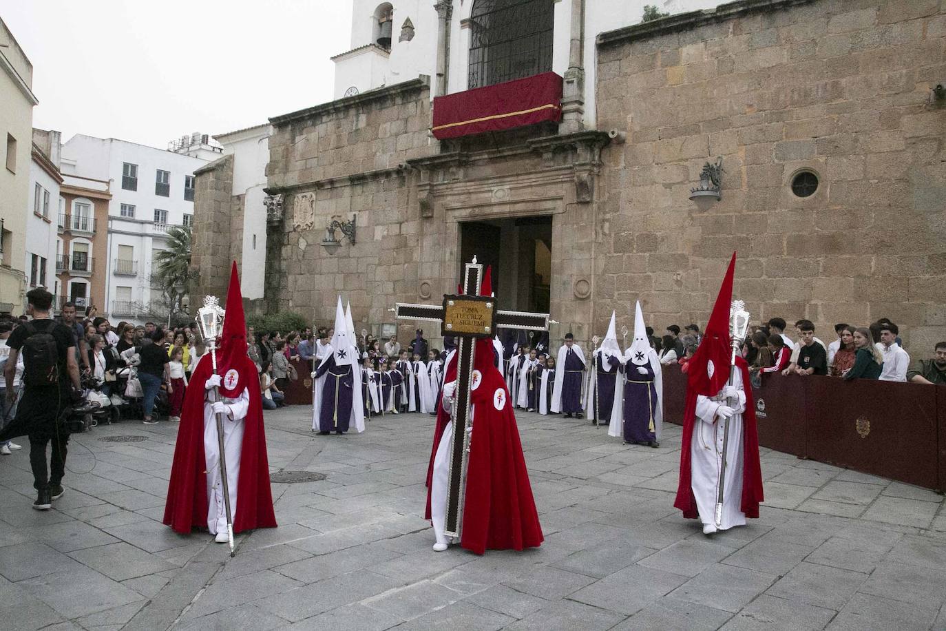 Desde la Concatedral ha salido la cofradía Infantil con su paso Entrada de Jesús en Jerusalén.