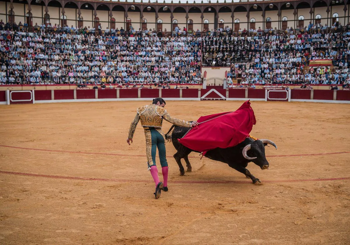 Las mejores imágenes de la corrida de Emilio de Justo, Talavante y Juan  Ortega en Almendralejo (I) | Hoy