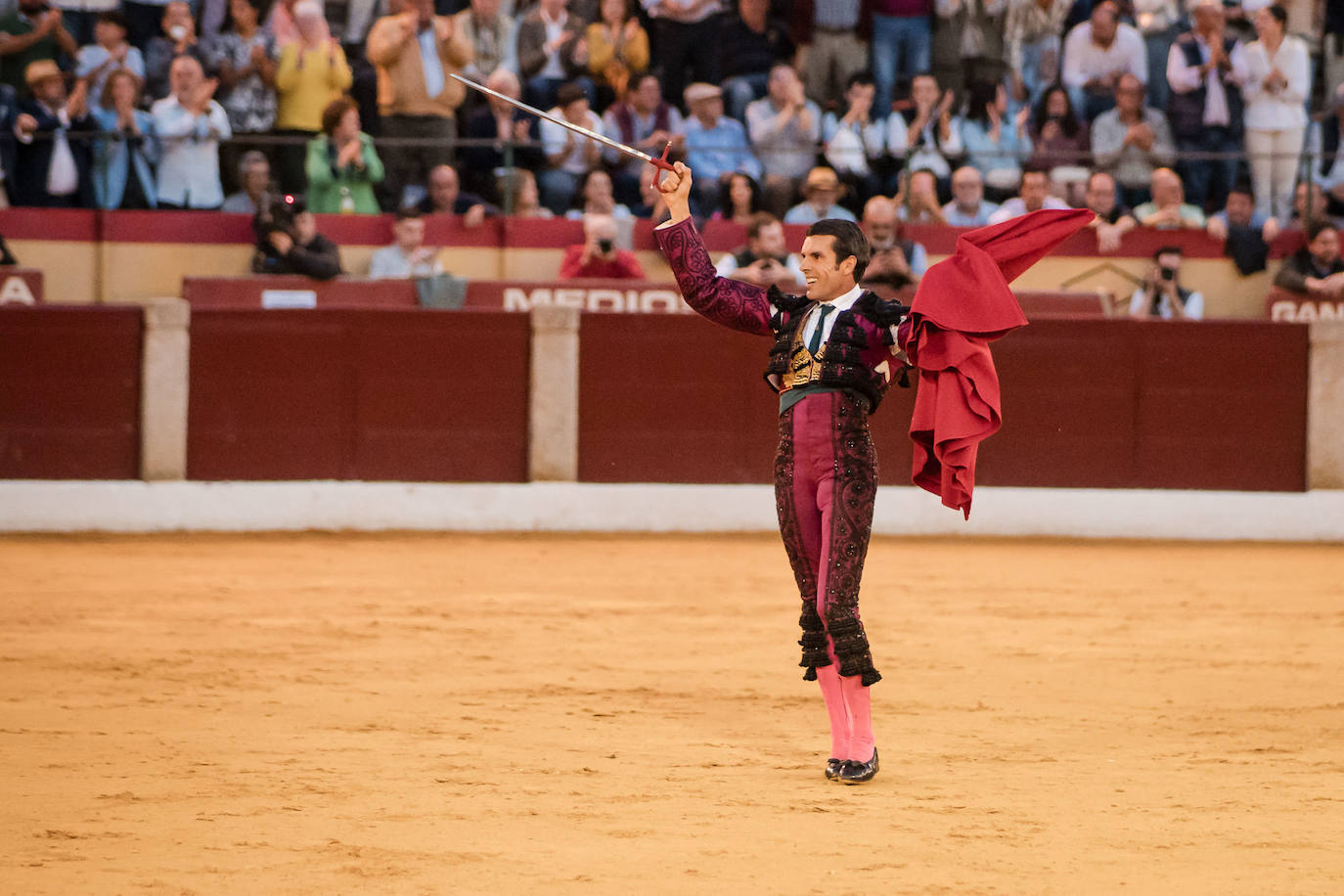 Las mejores imágenes de la corrida de Emilio de Justo, Talavante y Juan Ortega en Almendralejo (II)