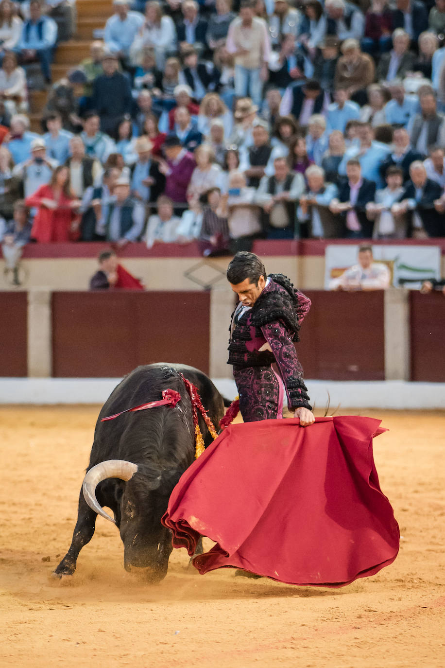 Las mejores imágenes de la corrida de Emilio de Justo, Talavante y Juan Ortega en Almendralejo (II)