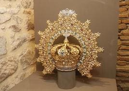 Imagen de la corona de la Virgen del Puerto cuando estaba expuesta en el Museo Catedralicio.