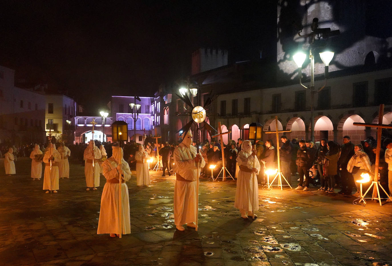 El Cristo del Prendimiento sube a la Plaza Alta de Badajoz para presidir el Viacrucis