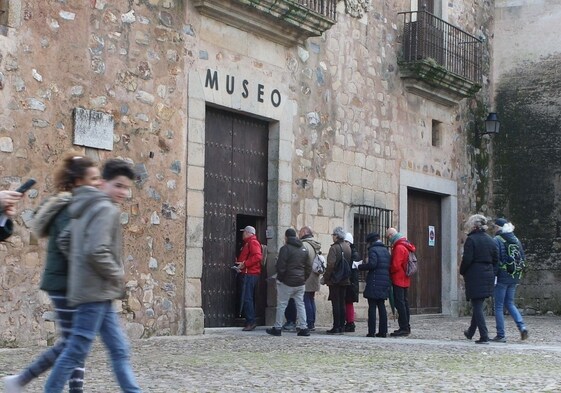 Entrada de acceso al Museo de Cáceres, el espacio cultural más visitado de la ciudad.