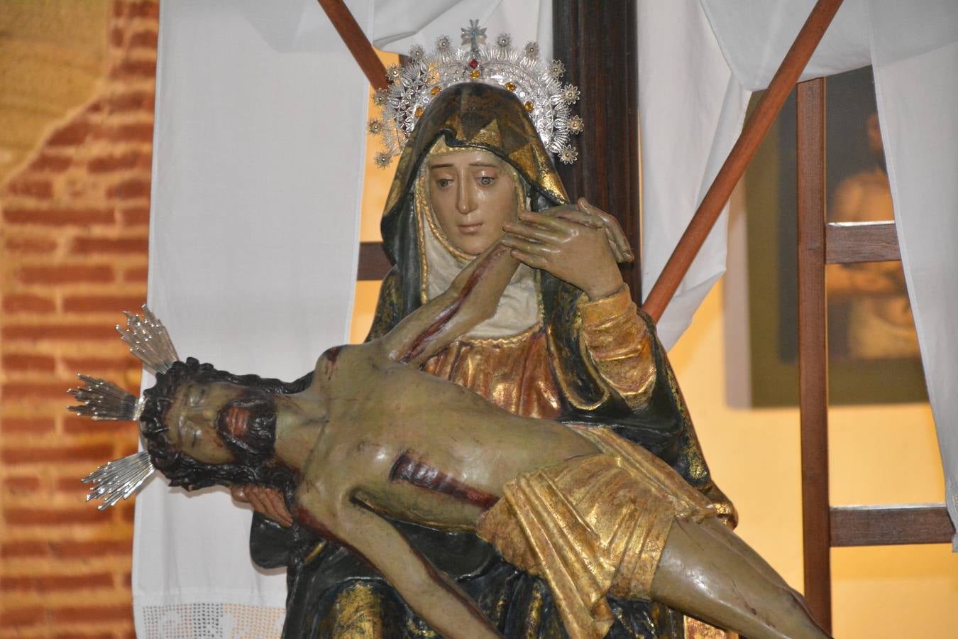 Las procesiones del Viernes Santo se quedaron en los templos