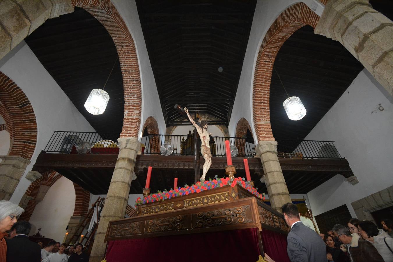 Las procesiones del Viernes Santo se quedaron en los templos