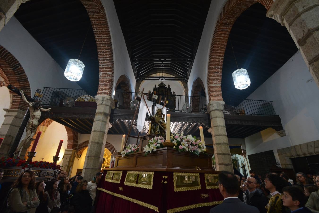 Las procesiones del Viernes Santo se quedaron en los templos