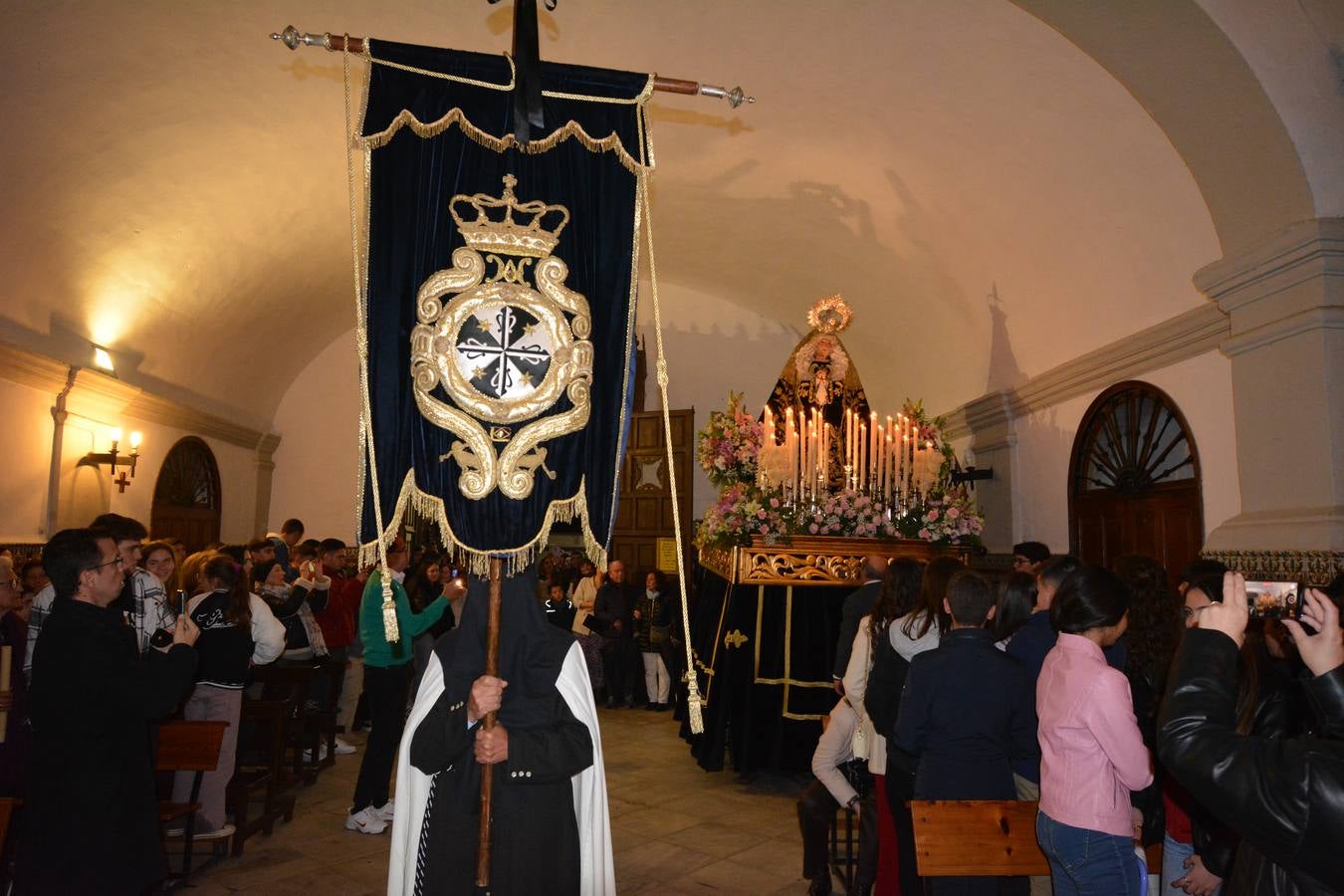 Las procesiones del Viernes Santo se quedaron en los templos
