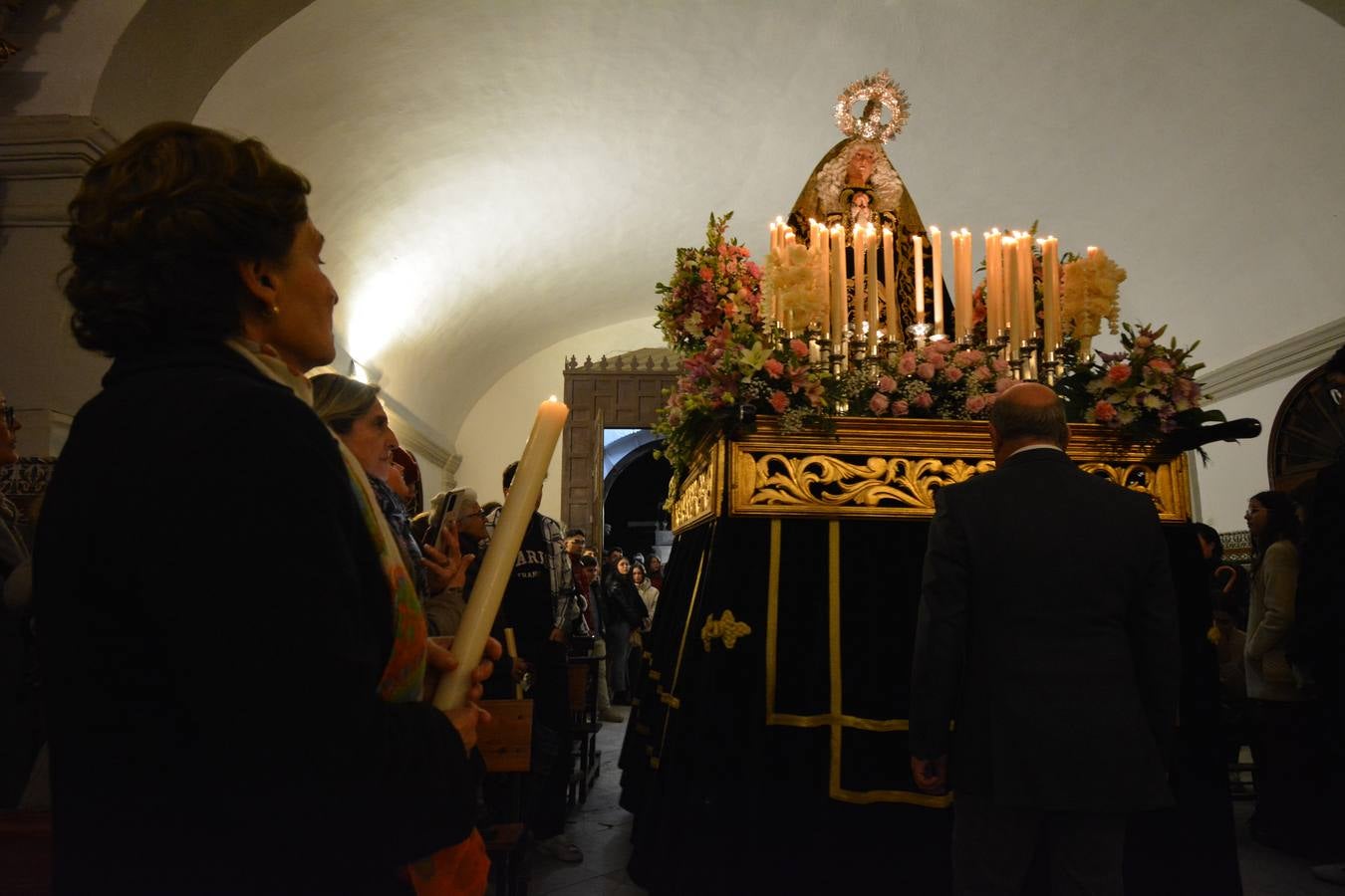 Las procesiones del Viernes Santo se quedaron en los templos